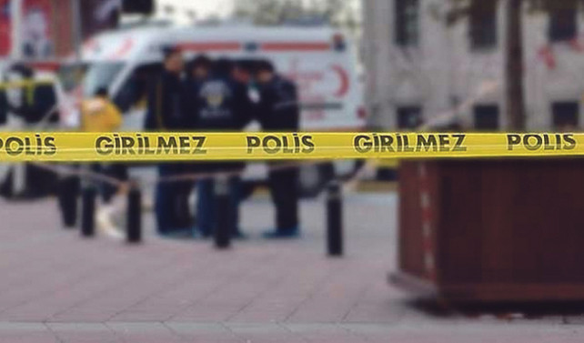 Kuryenin getirdiği paket patladı