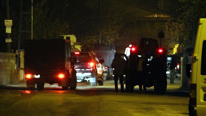Van'da patlayıcı yüklü otomobil imha edildi