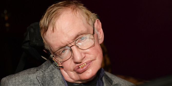 Hawking: İnsanlığı karanlık bir gelecek bekliyor