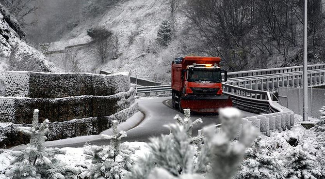 Beyaz örtü Bolu Dağı esnafını mutlu etti