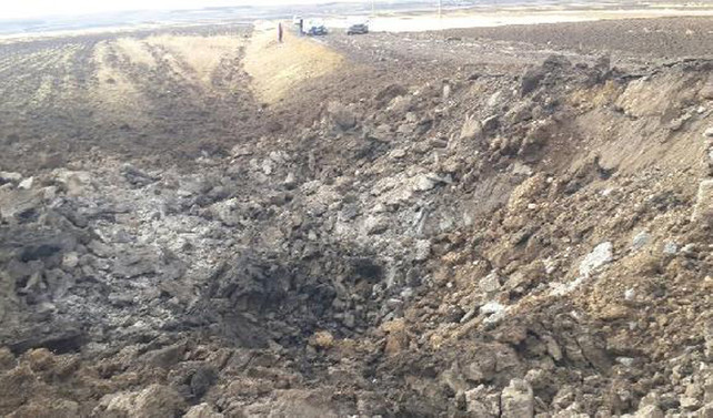 PKK, çamura saplanan bomba yüklü minibüsü patlattı