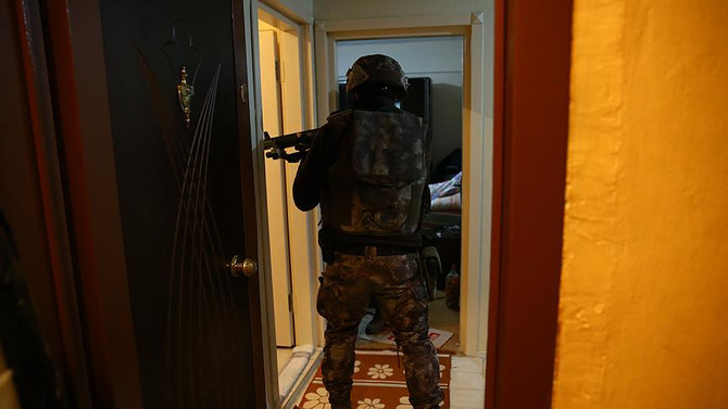 İstanbul'da şafak operasyonu
