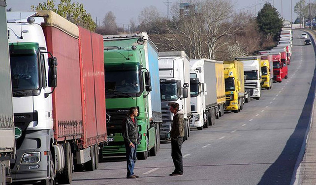 Sınırdaki TIR kuyruğu 8 kilometreye ulaştı