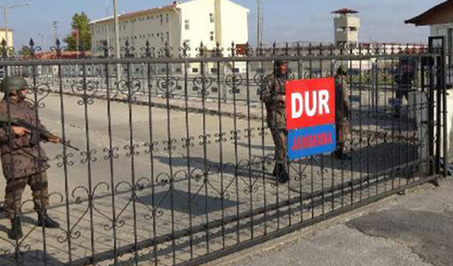 Demirtaş'ın bulunduğu cezaevinden nakledildiler