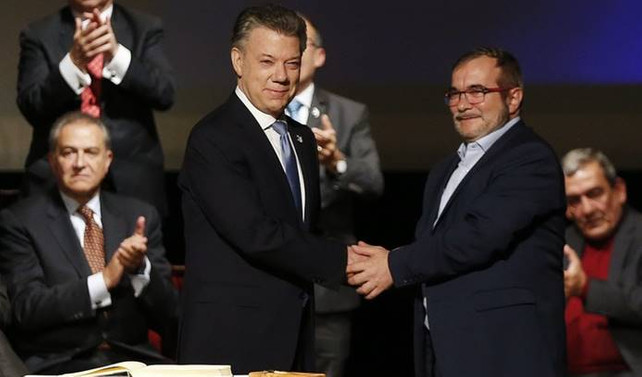 Kolombiya'da barış imzaları atıldı