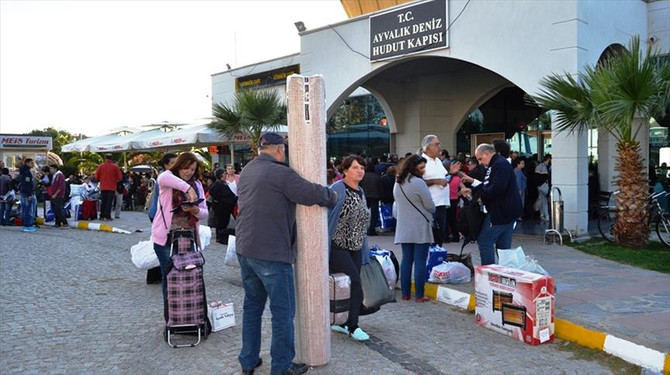 Ayvalık pazarına Yunan akını