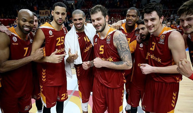 Galatasaray Odeabank Barcelona'yı devirdi