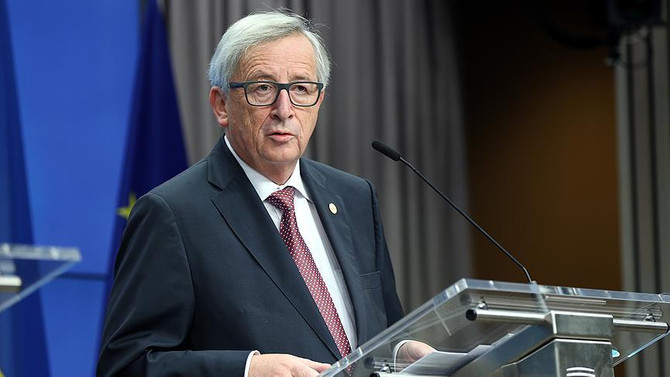 Juncker: Avrupa Türkiye'ye ders vermekten çekinmeli