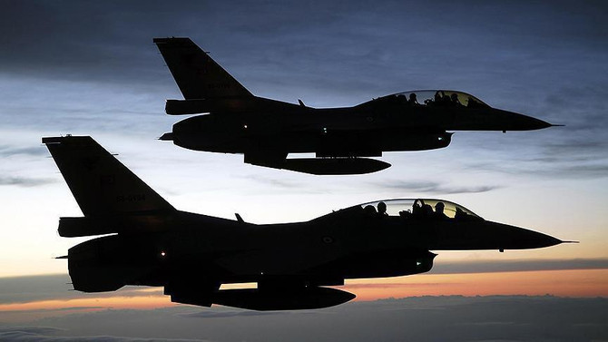 Türk F-16'larına Yunan jetlerinden taciz
