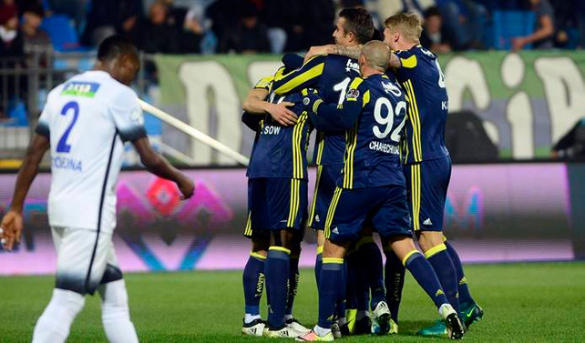 Fenerbahçe Rize'de farklı kazandı