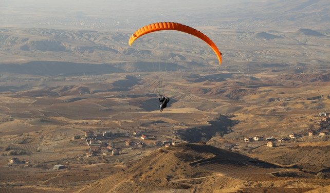 Kapadokya yamaç paraşütüyle şenlenecek