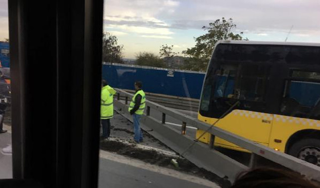 Köprü yolunda kaza trafiği felç etti