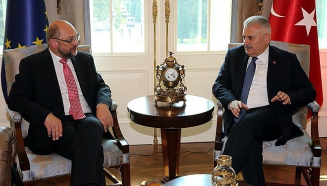 Schulz, Başbakan Yıldırım'ı aradı