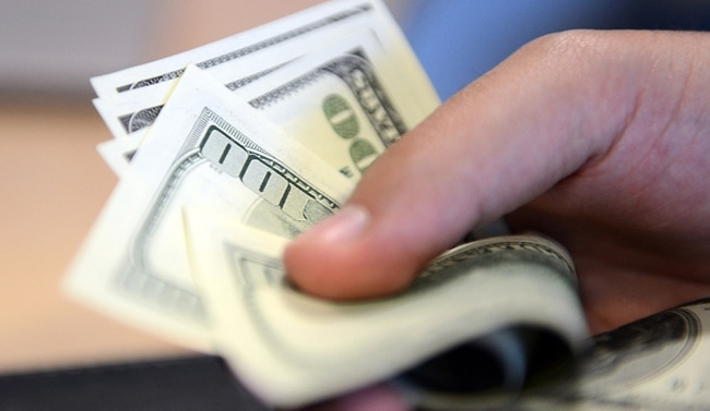 Dolar 3,30'u gördü