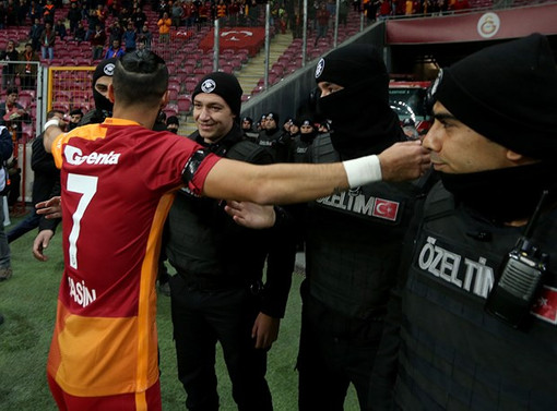 Golü attı, polise koştu