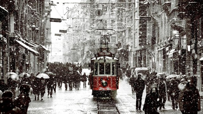 İstanbul'da beklenen kar başladı