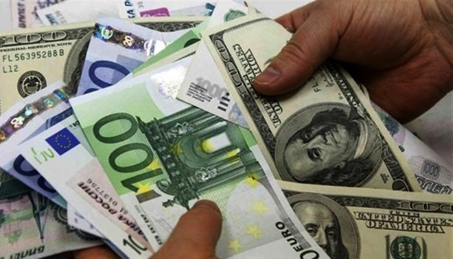 Dolar serbest piyasada 3,49'dan açıldı