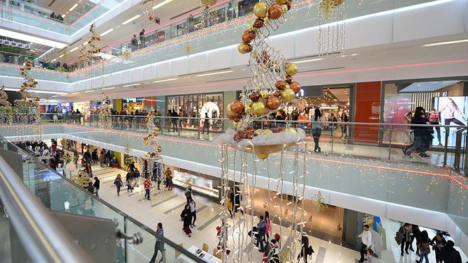 AVM'lerin cirosu ekimde sınırlı arttı