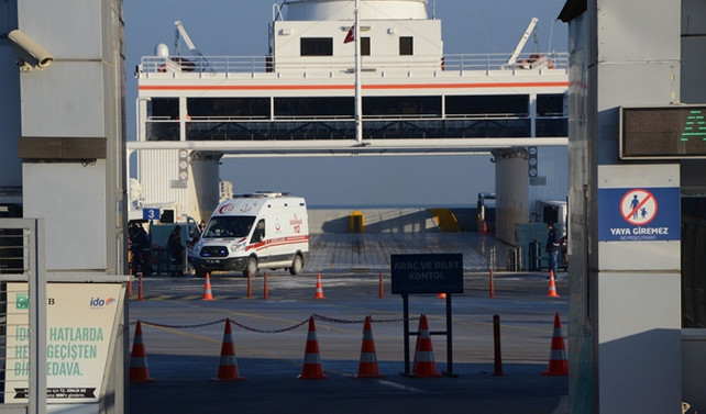 Yalova'da vapur iskeleye sert yanaştı: 8 yaralı