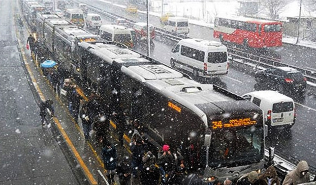 İstanbul'a öğle saatlerinden sonra kar geliyor
