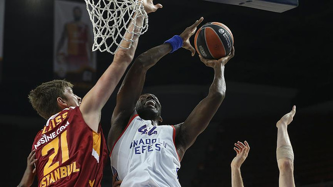 Türk derbisinin galibi Anadolu Efes