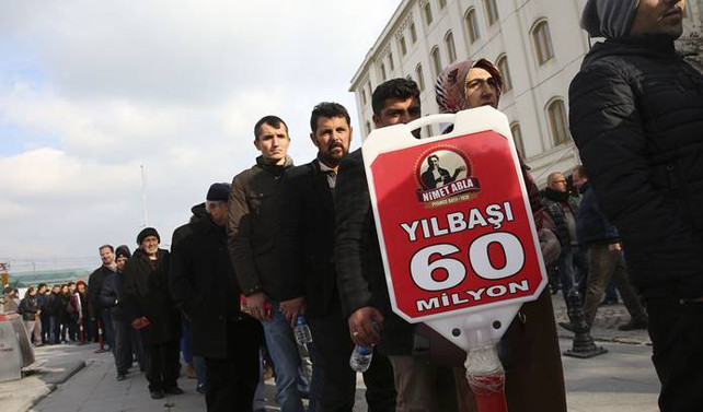 Yılbaşı piyango biletlerine yoğun ilgi
