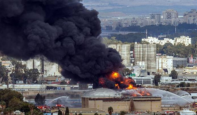 İsrail'de petrol rafinerisinde yangın