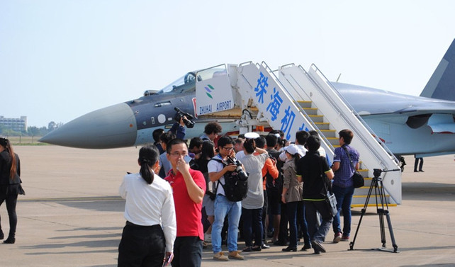 Çin, ilk Su-35 savaş uçağını teslim aldı