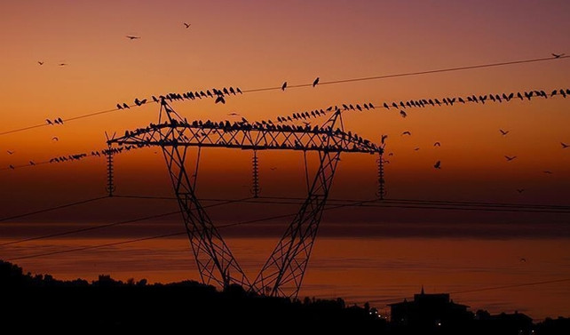 Kar ve fırtına İstanbul'un elektriğini kesti