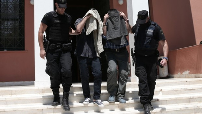 Yunanistan darbeci askerleri iade etmiyor