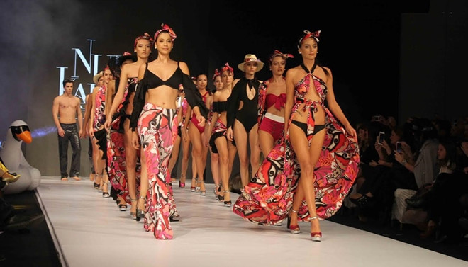 İzmir Fashion Week, genç tasarımcıları görücüye çıkardı