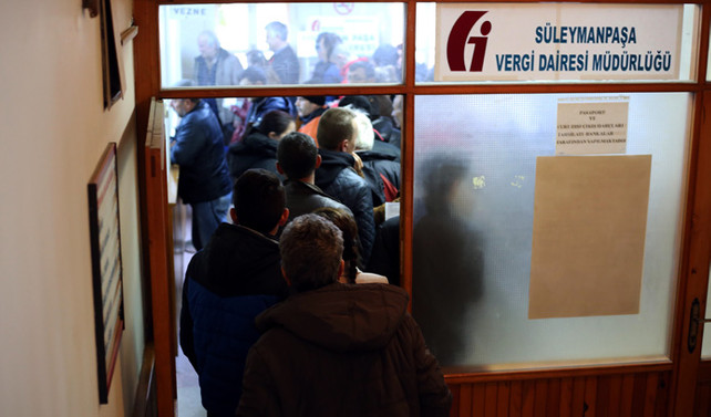Vergi affında yoğunluk mağdurları bir gün daha istiyor