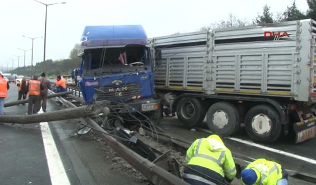 TIR kazası, TEM trafiği'ni felç etti