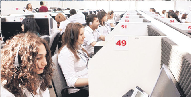 Denizli'ye 400 kişilik çağrı merkezi