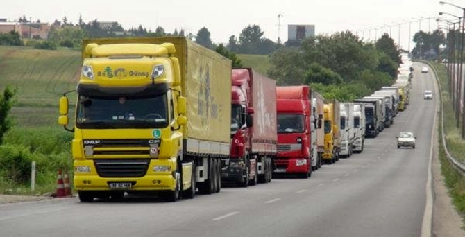 Kapıkule'de 10 kilometrelik TIR kuyruğu