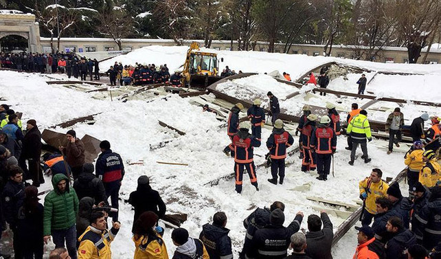 Ataköy'de caminin çatısı çöktü: 1 ölü