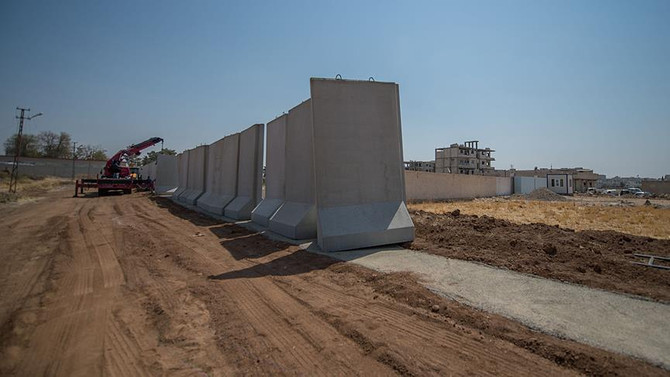 Sınıra 330 kilometre duvar örüldü