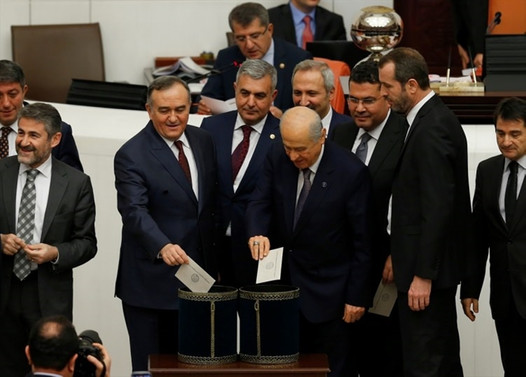 Anayasa değişikliği teklifinde iki madde daha geçti