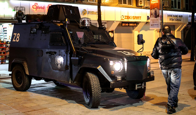Karlov suikastında biri polis memuru 2 kişi tutuklandı