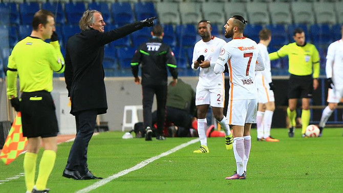 Galatasaray'da Yasin Öztekin kadro dışı bırakıldı