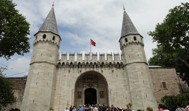Topkapı Sarayı'nın zeminin kaydığı iddiasına açıklama