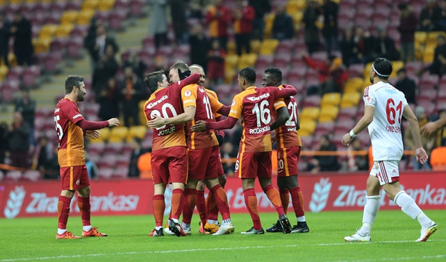Podolski, Galatasaray'ı bir üst tura taşıdı