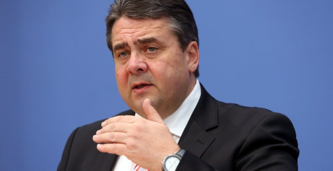 Avrupa krizine Merkel neden oldu