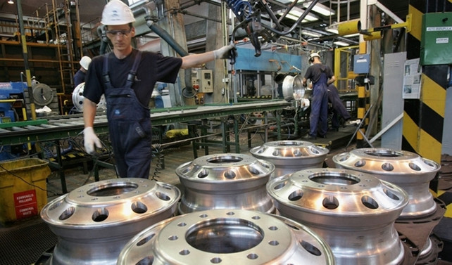 İngiltere'de imalat PMI 2,5 yılın en yüksek seviyesinde