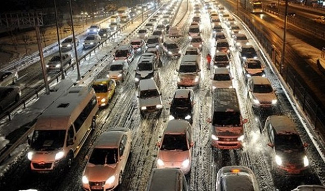 İstanbul'da kar yağışı etkili oluyor