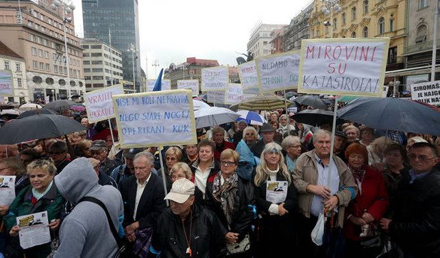 Hırvatistan'da binlerce emekliden protesto