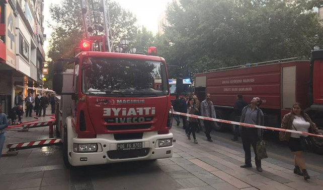 Kızılay'da korkutan yangın