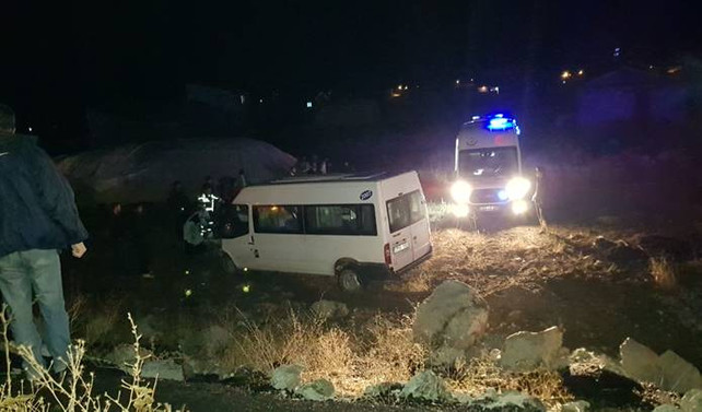 Ağrı'da düğün dönüşü kaza: 21 yaralı