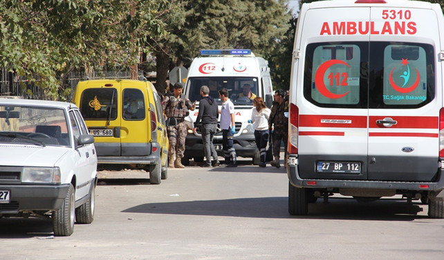 Gaziantep'te baskına giden polislere ateş açıldı