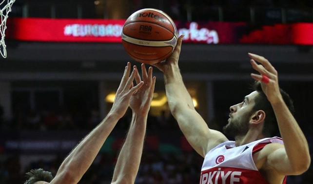 Furkan Korkmazlı Sixers İngiltere'de maça çıkacak